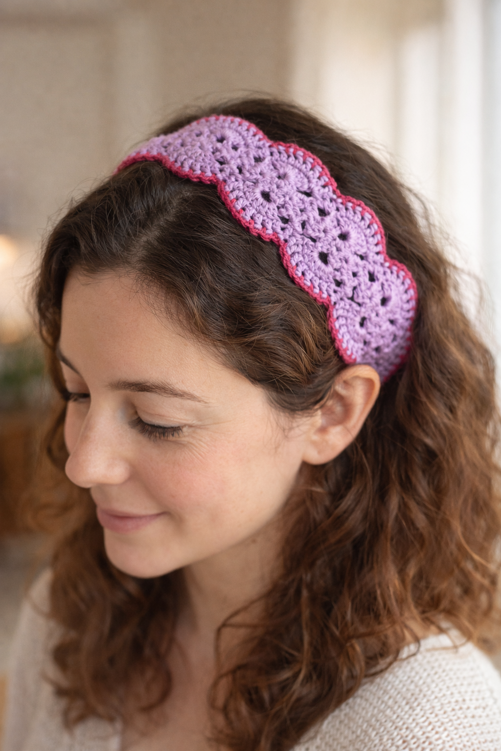 diadema-crochet-lila-uso-modelo